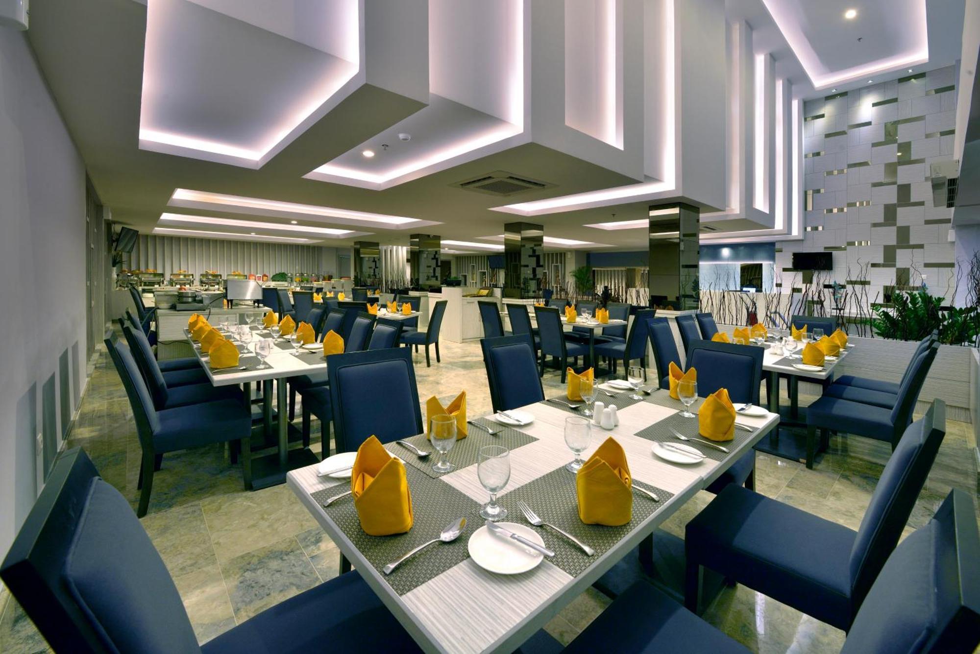 Tjokro Hotel Пеканбару Екстериор снимка