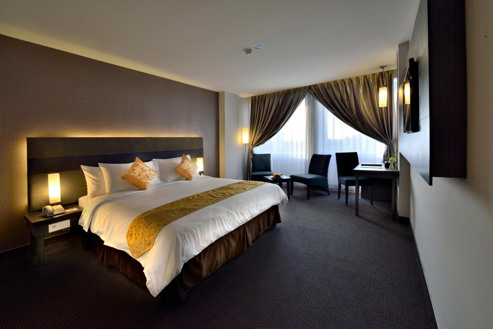 Tjokro Hotel Пеканбару Екстериор снимка