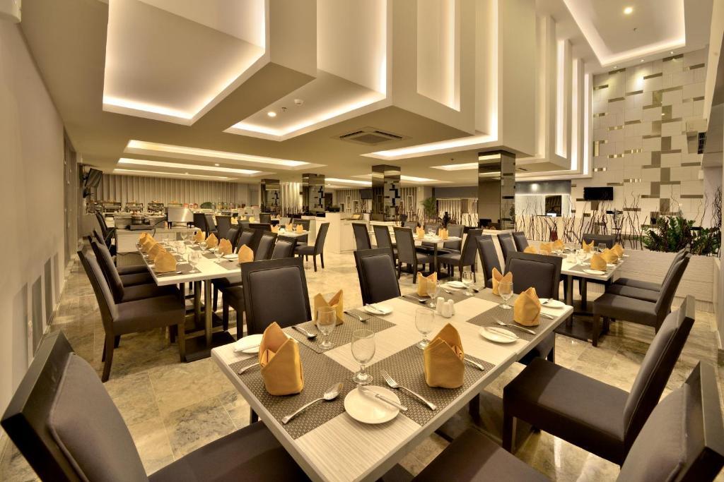Tjokro Hotel Пеканбару Екстериор снимка