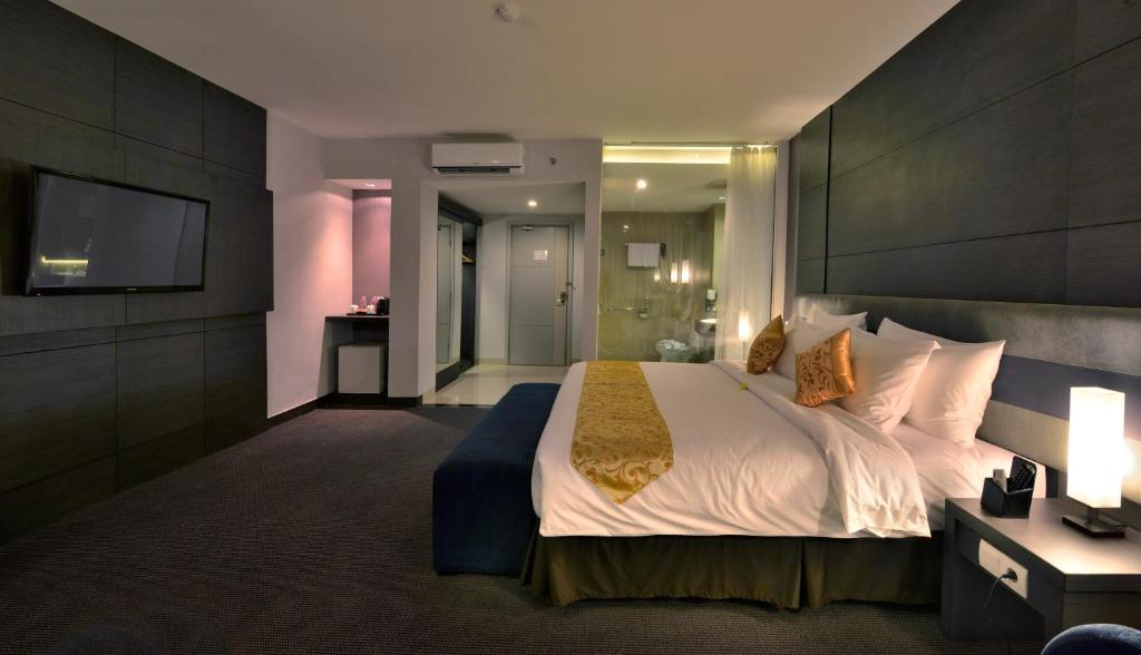 Tjokro Hotel Пеканбару Екстериор снимка