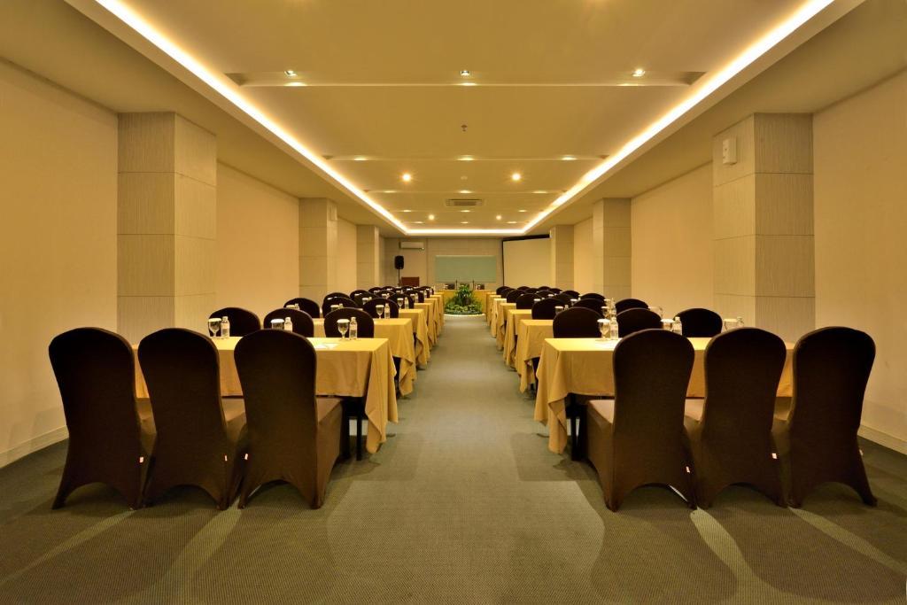 Tjokro Hotel Пеканбару Екстериор снимка