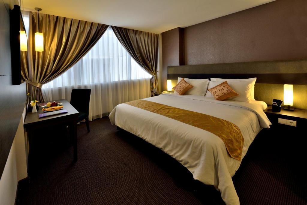 Tjokro Hotel Пеканбару Екстериор снимка