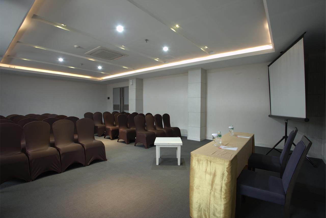Tjokro Hotel Пеканбару Екстериор снимка