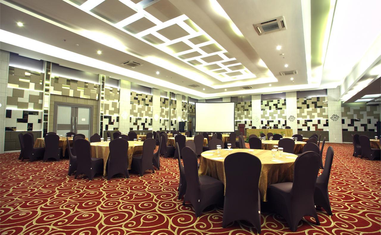 Tjokro Hotel Пеканбару Екстериор снимка